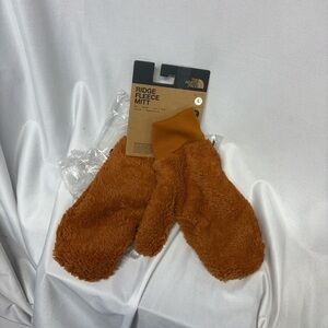 The North Face Ridge Fleece Mitts in Orange